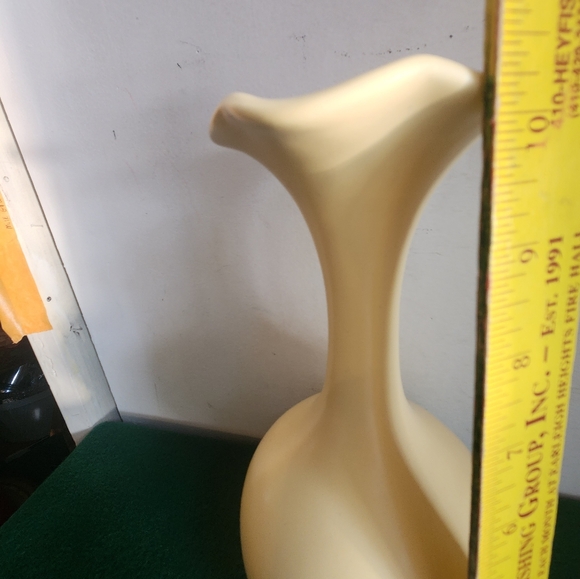 Porcelain Vase Pale Haegar Yellow Fluted Bulbous Ceramic Art - Picture 4 of 8